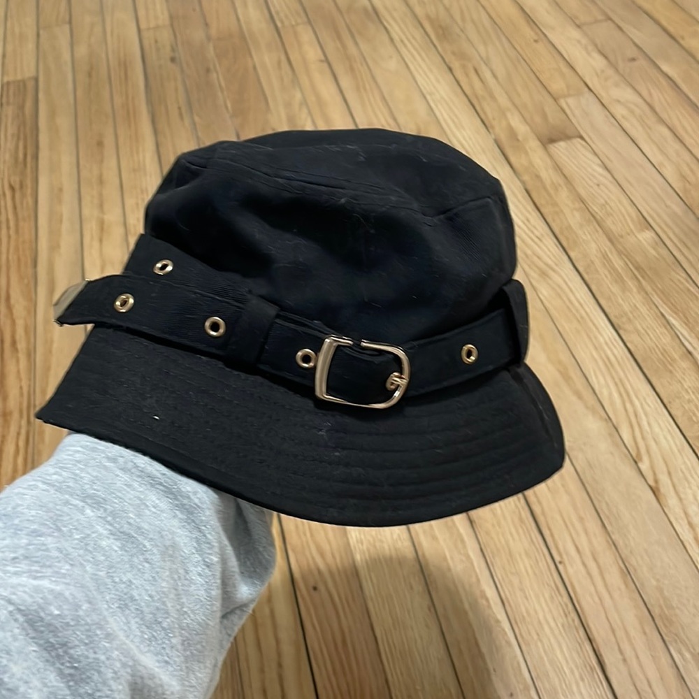 Bucket hat